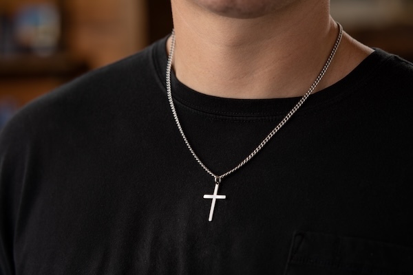 Men&rsquo;s Philippians 4:13 Cross Necklace in 14K gold-plated finish